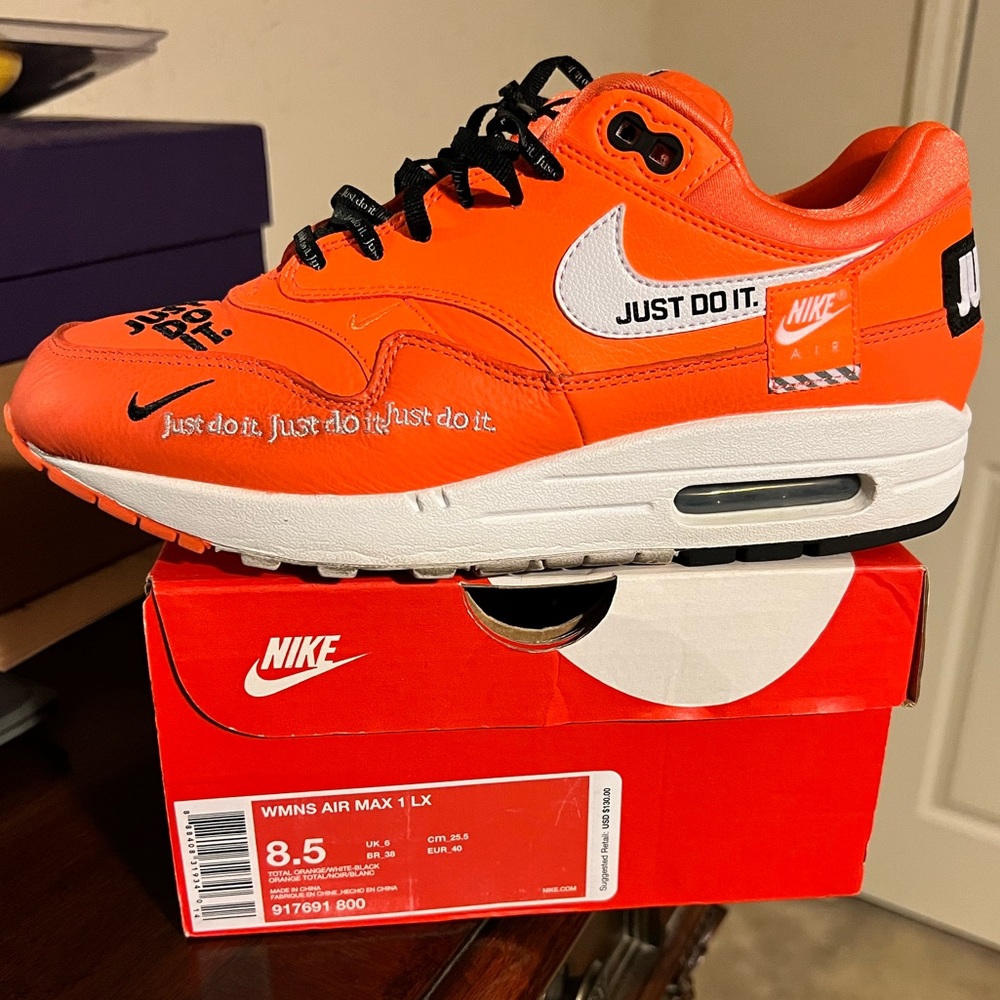 Barley used Nike air Max 1 Just do it